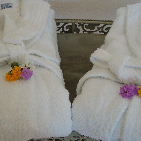 Гостевой дом Relais Fenicottero Rosa Порто-Таверна Экстерьер фото
