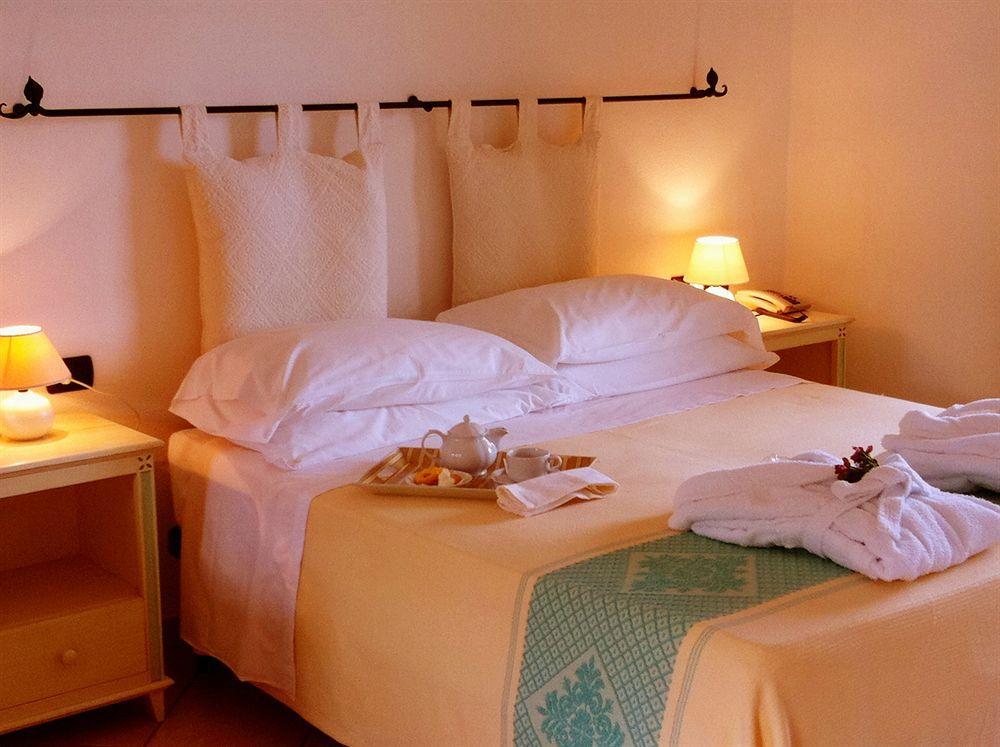 Гостевой дом Relais Fenicottero Rosa Порто-Таверна Экстерьер фото